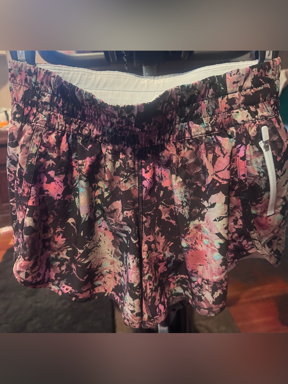 Lululemon Tracker low rise 4” short